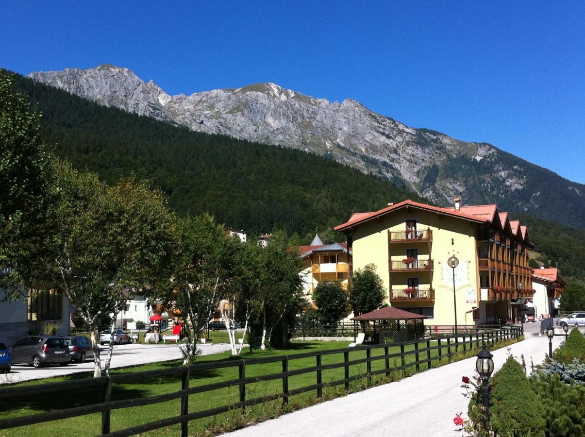 Hotel Al Plan Андало Екстериор снимка