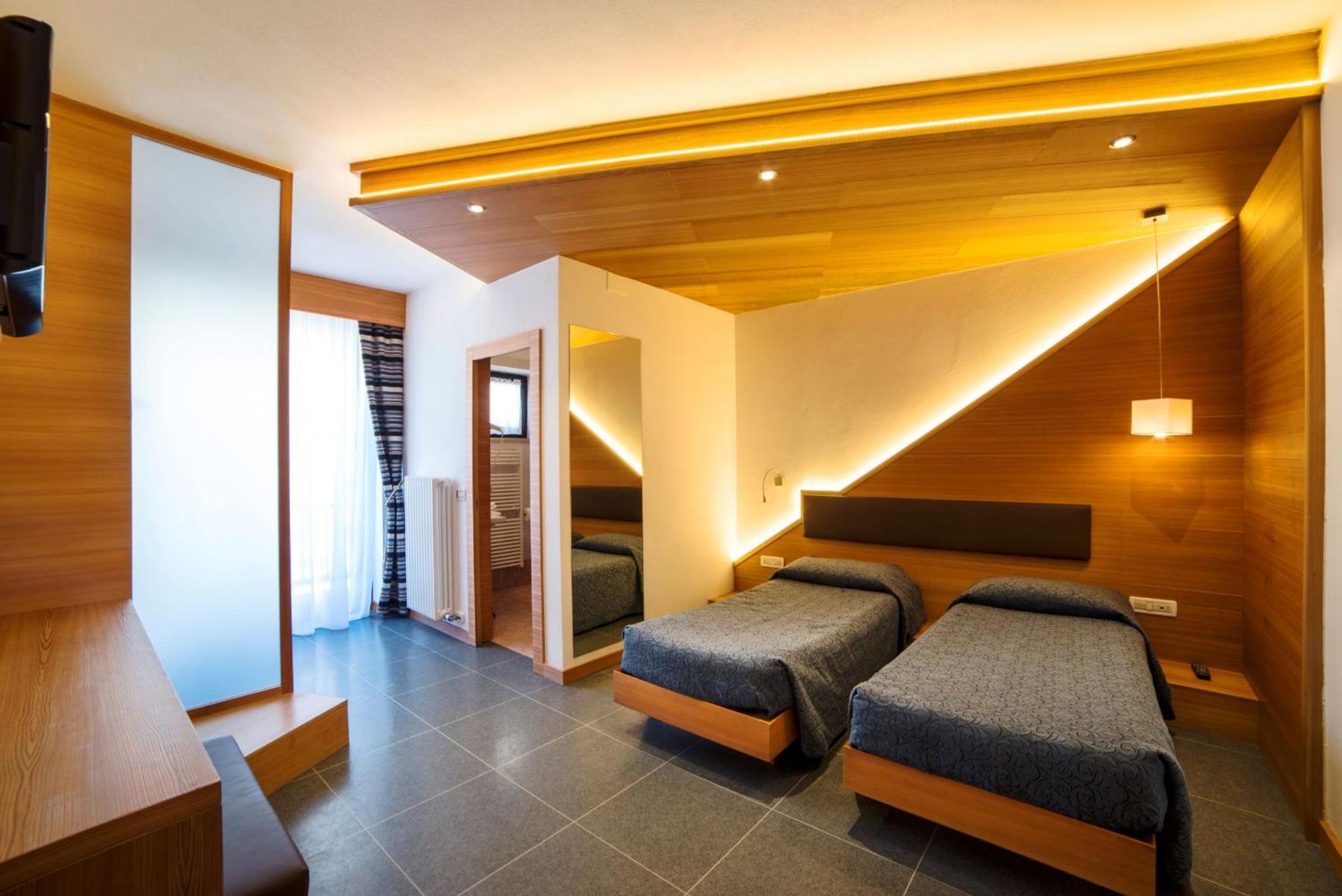Hotel Al Plan Андало Екстериор снимка